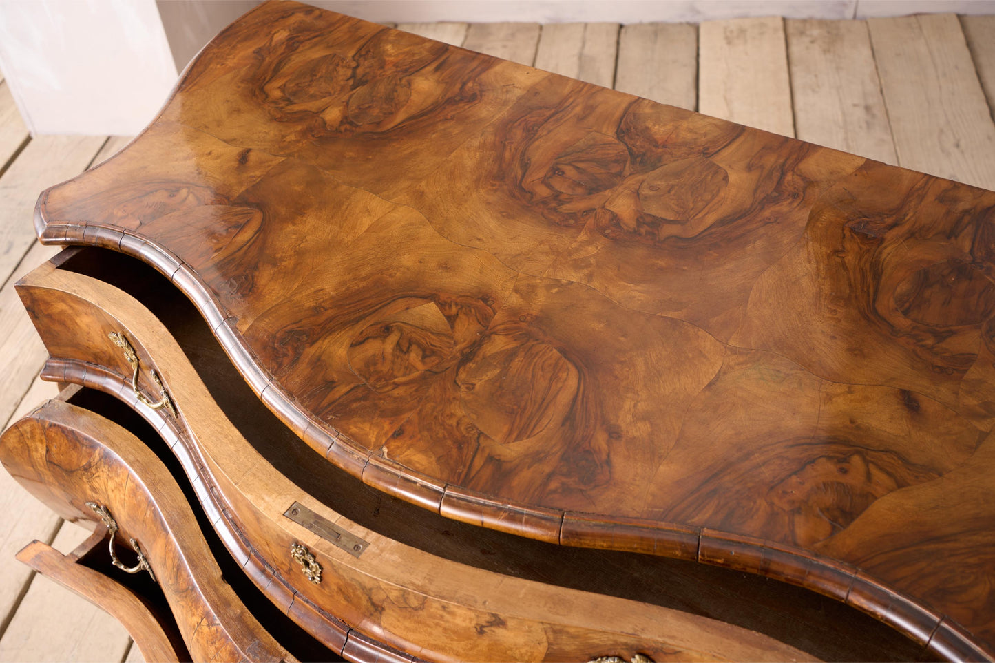 Early 20th century Italian Burr walnut chest of drawers