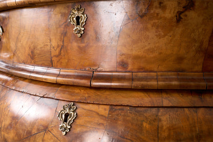 Early 20th century Italian Burr walnut chest of drawers