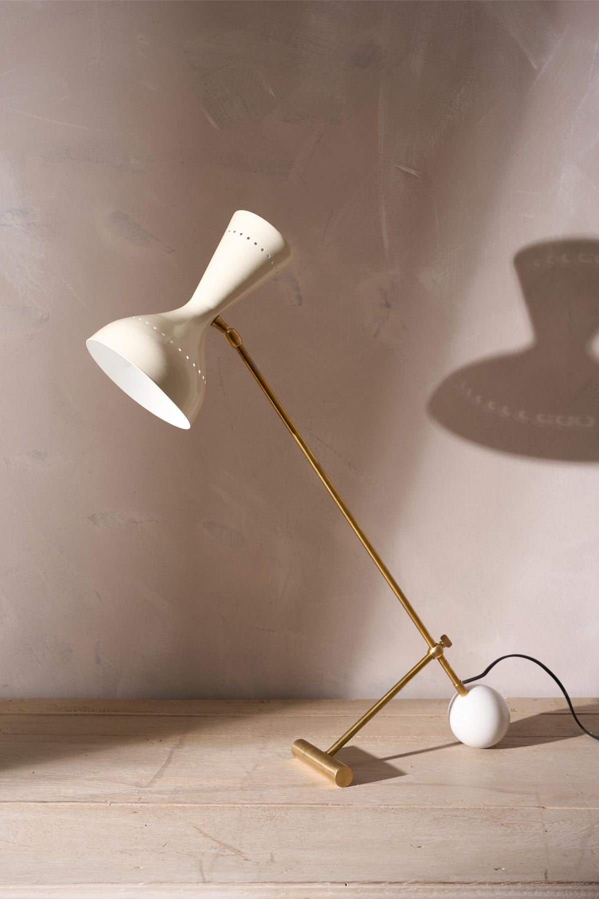 20th century Cream and brass table lamp after Stilnovo