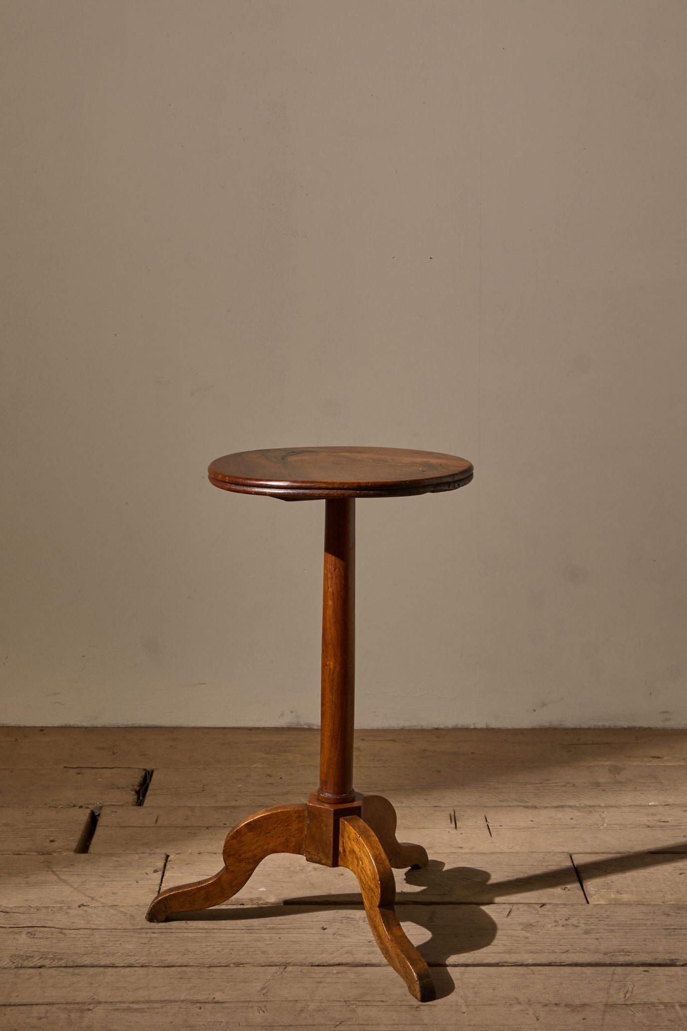 Early 19th century single piece walnut wine table - TallBoy Interiors