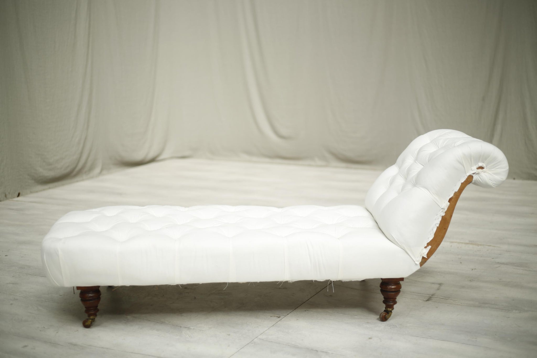 Antique Victorian country house buttoned chaise longue