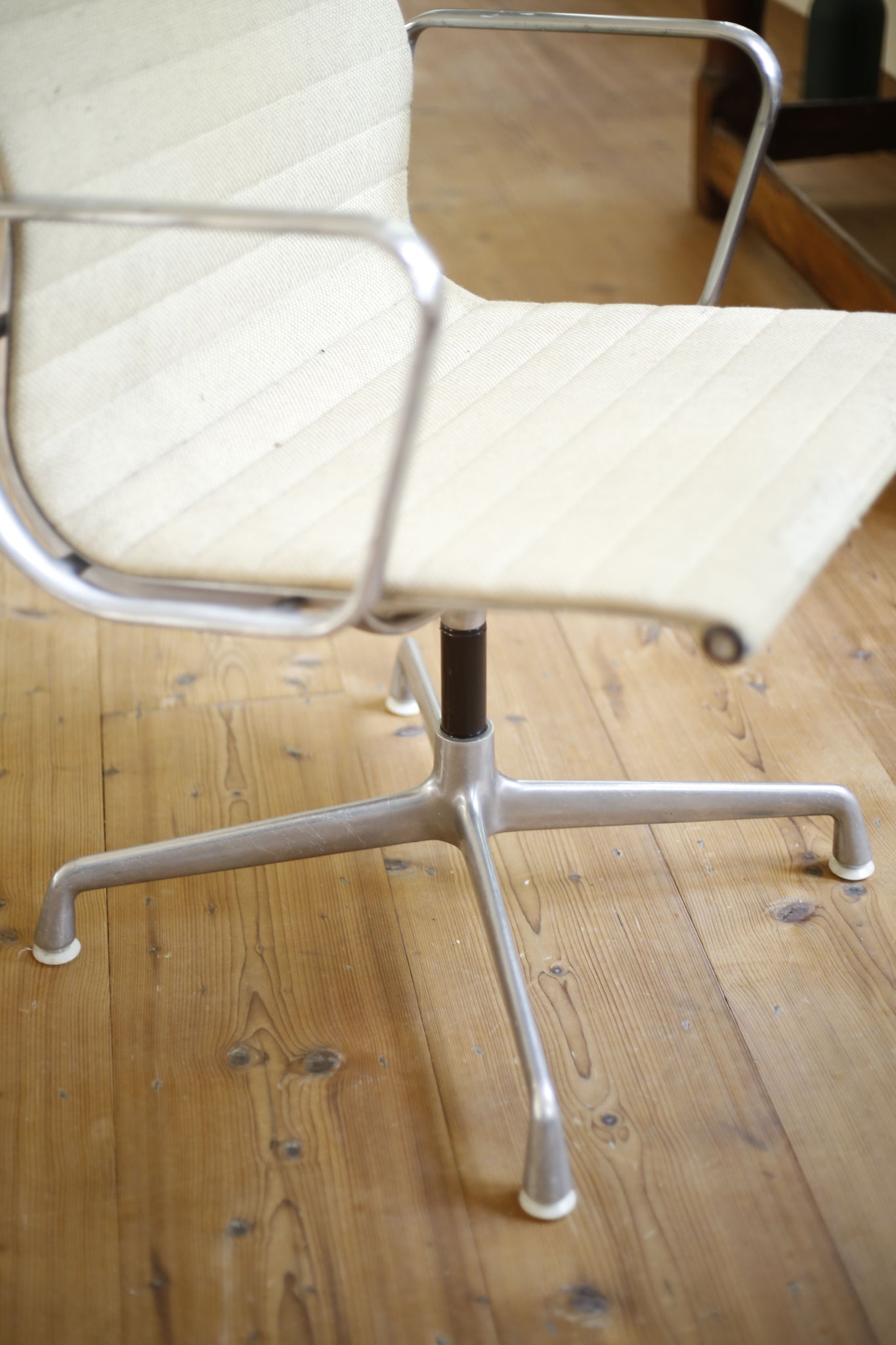 Charles Eames desk chair for Herman Miller - TallBoy Interiors
