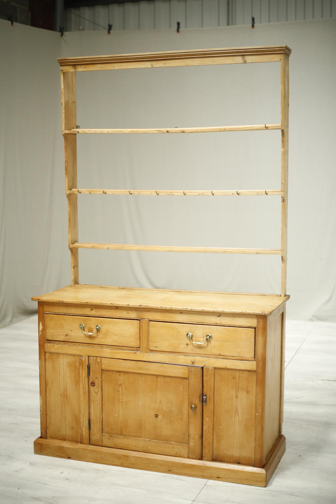 19th century Country pine dresser with plate rack