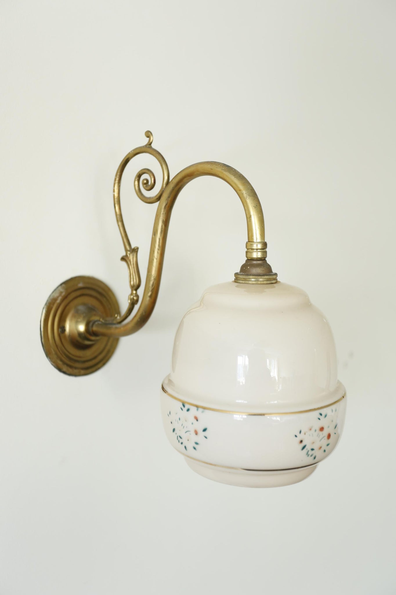 Vintage Wall Light- Oranges and leaves