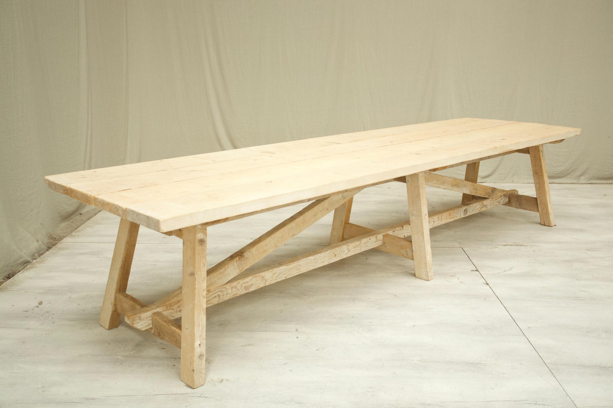 Rustic 'Farmhouse' pine dining table - 6 legged