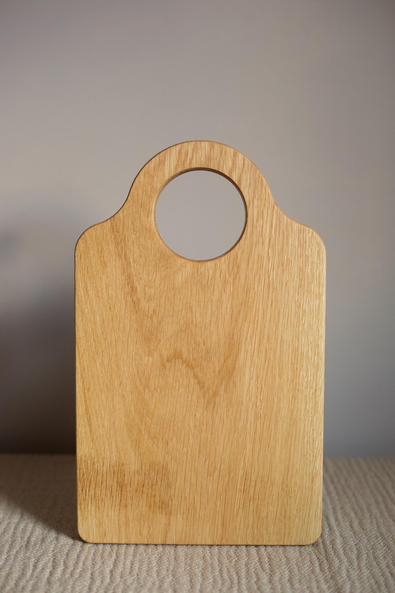 Single hole wooden serving board - Oak