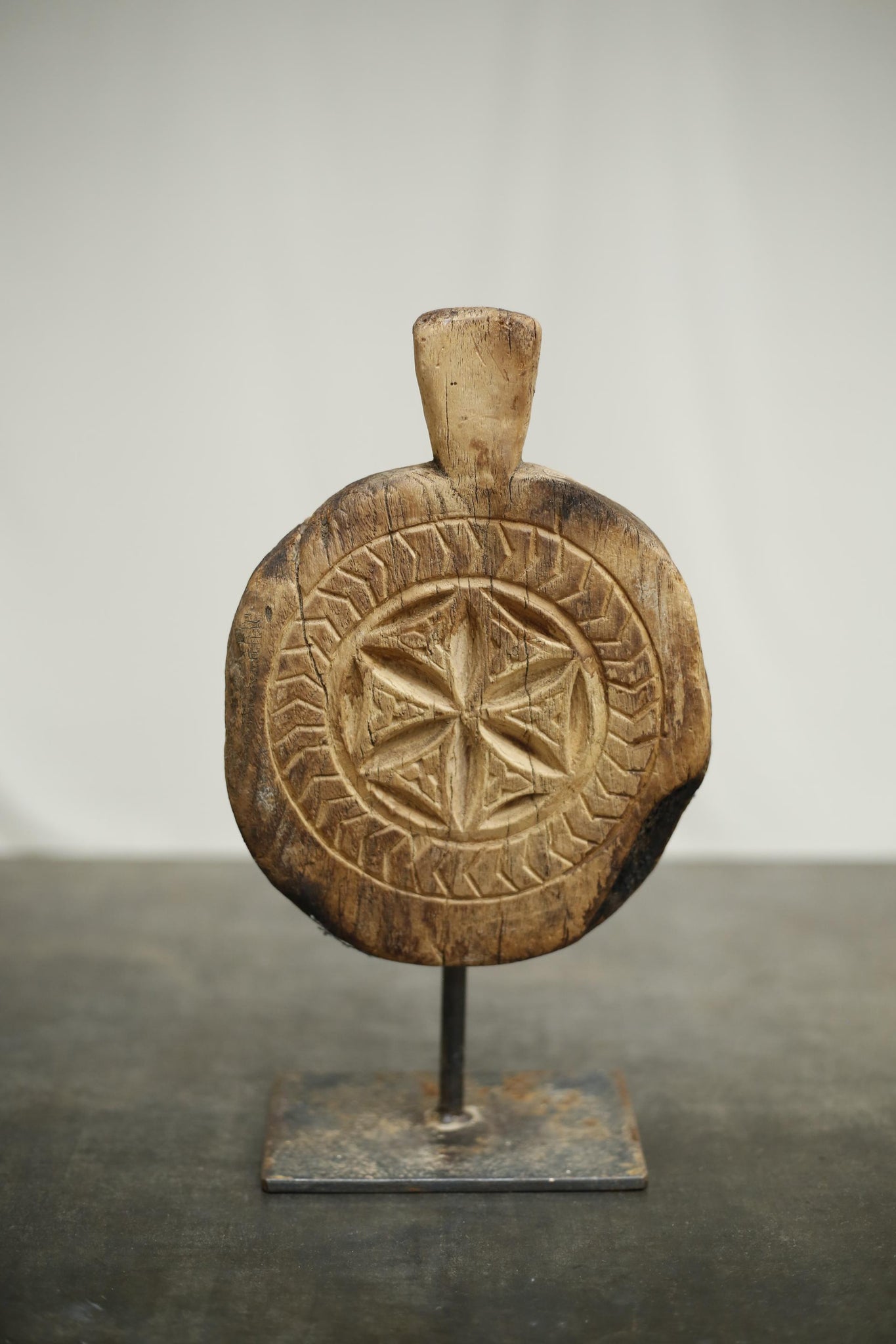Carved 19th century Dutch pan trivet - No 9