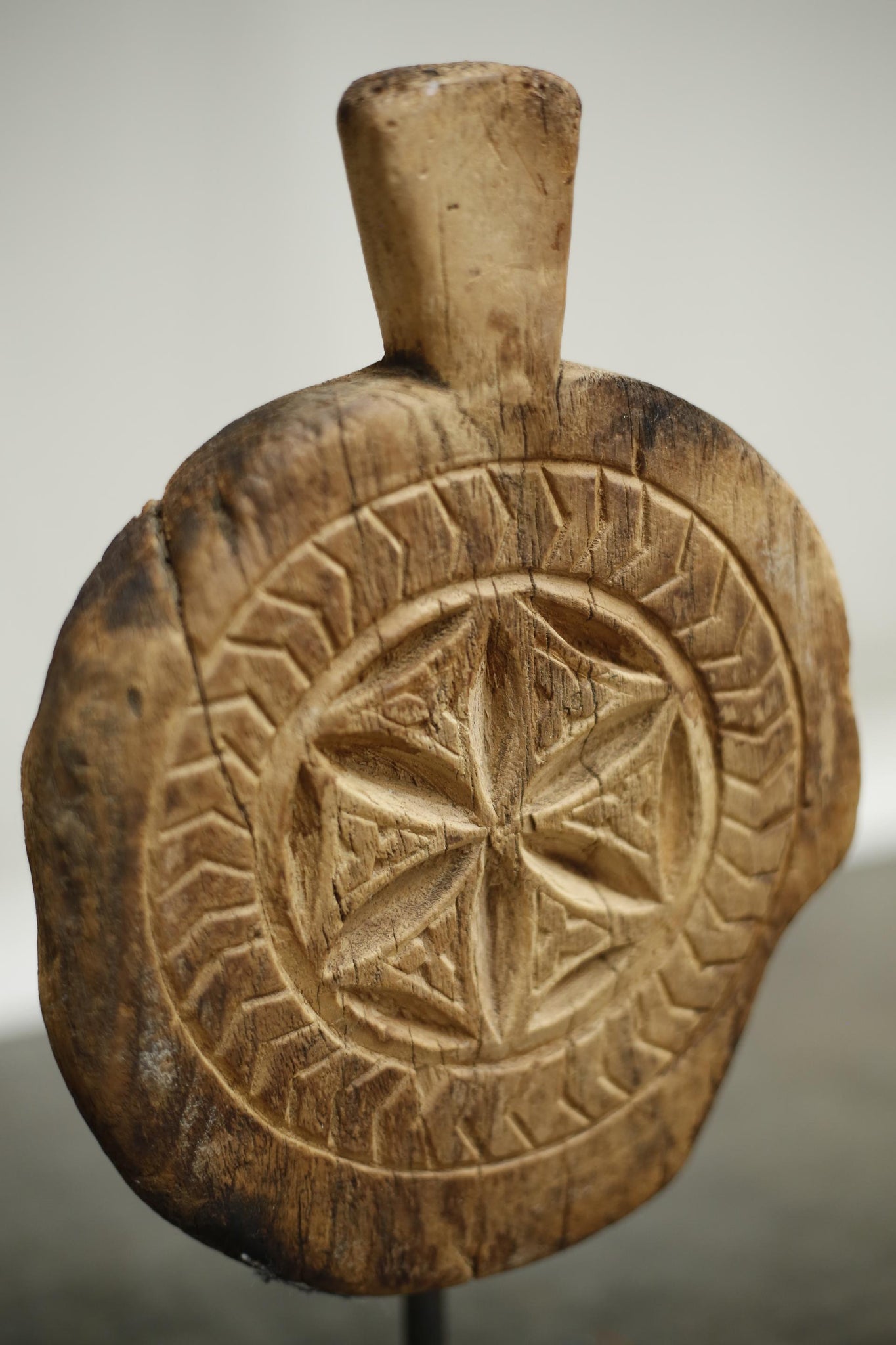 Carved 19th century Dutch pan trivet - No 9