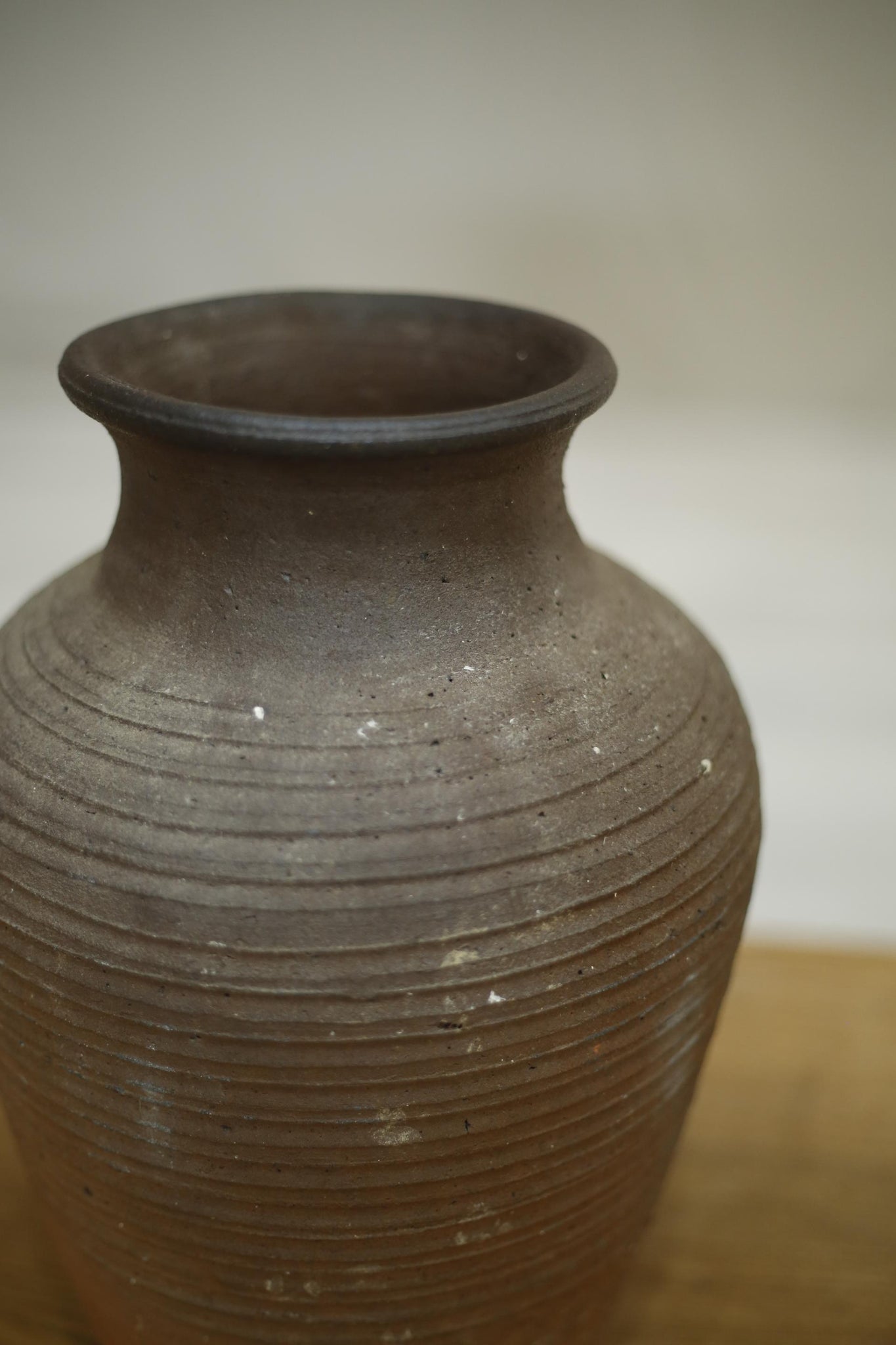 20th century Earthenware clay vase- Classic