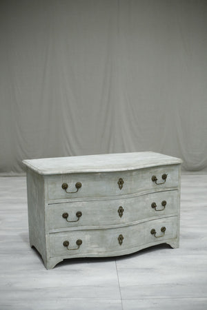 18th century Serpentine chest of drawers in grey paint
