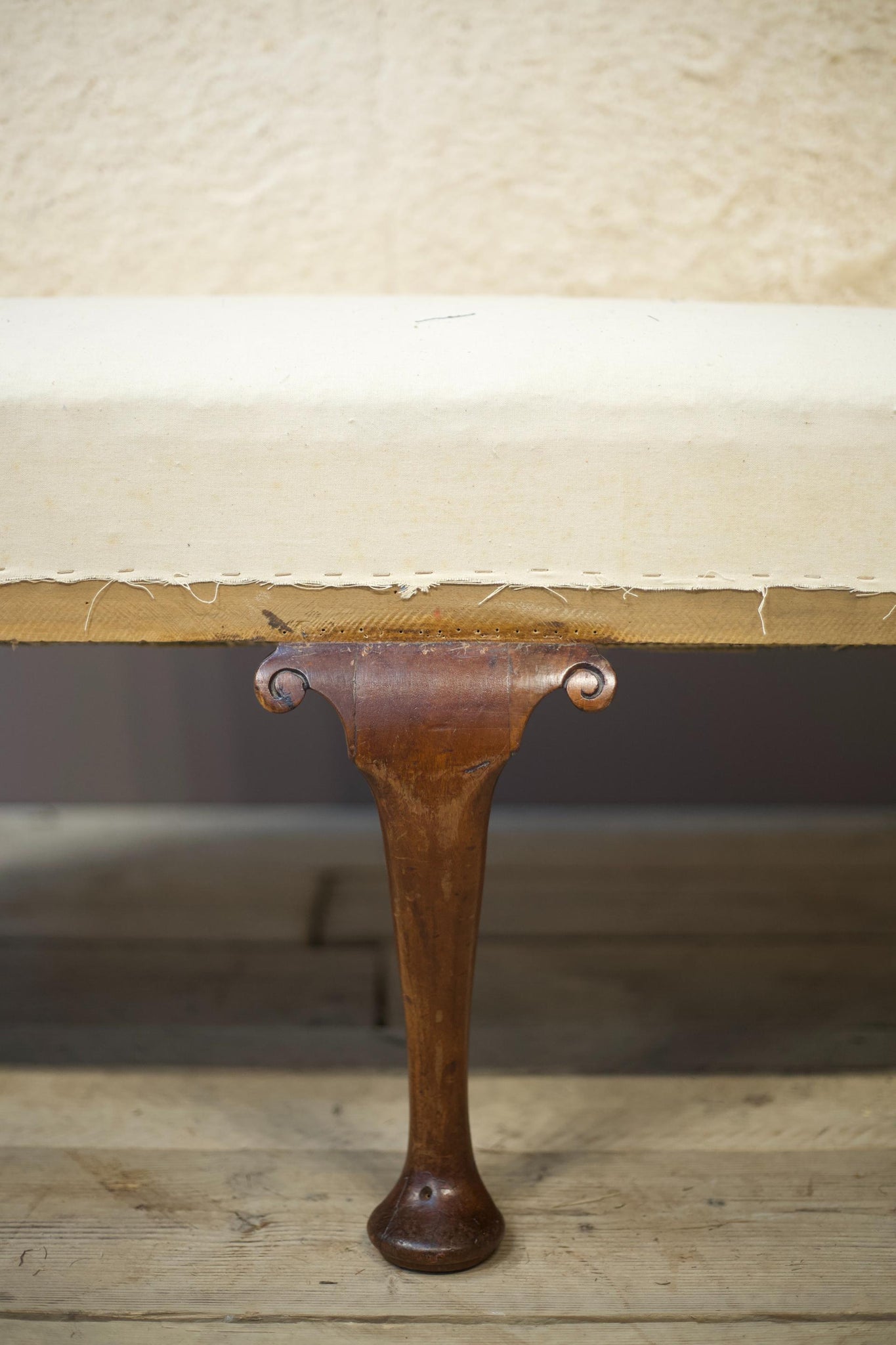 English Georgian settee with large cabriole legs