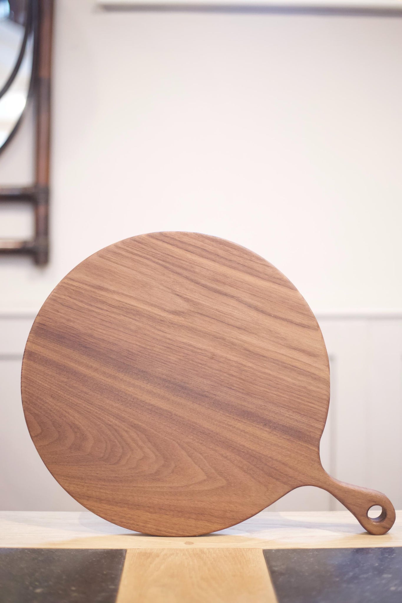 Circular handled serving board - Walnut large