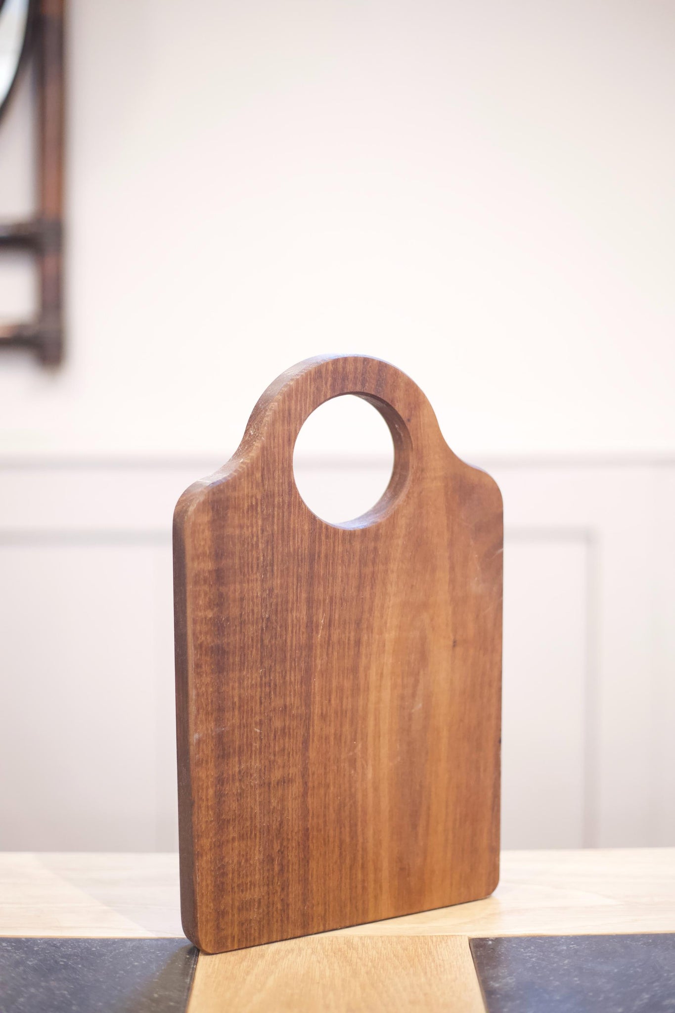 Single hole wooden serving board - Walnut