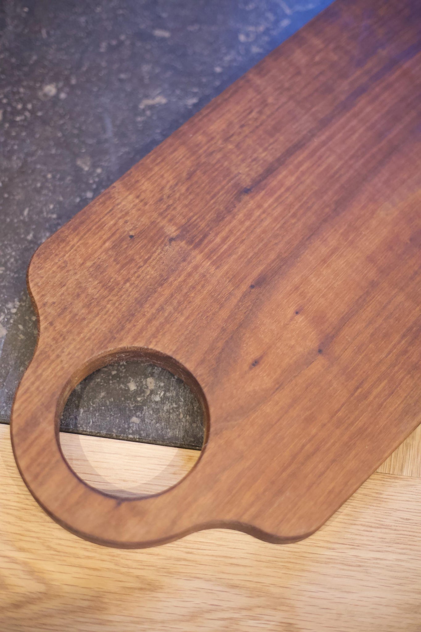 Double hand hole serving board - Walnut