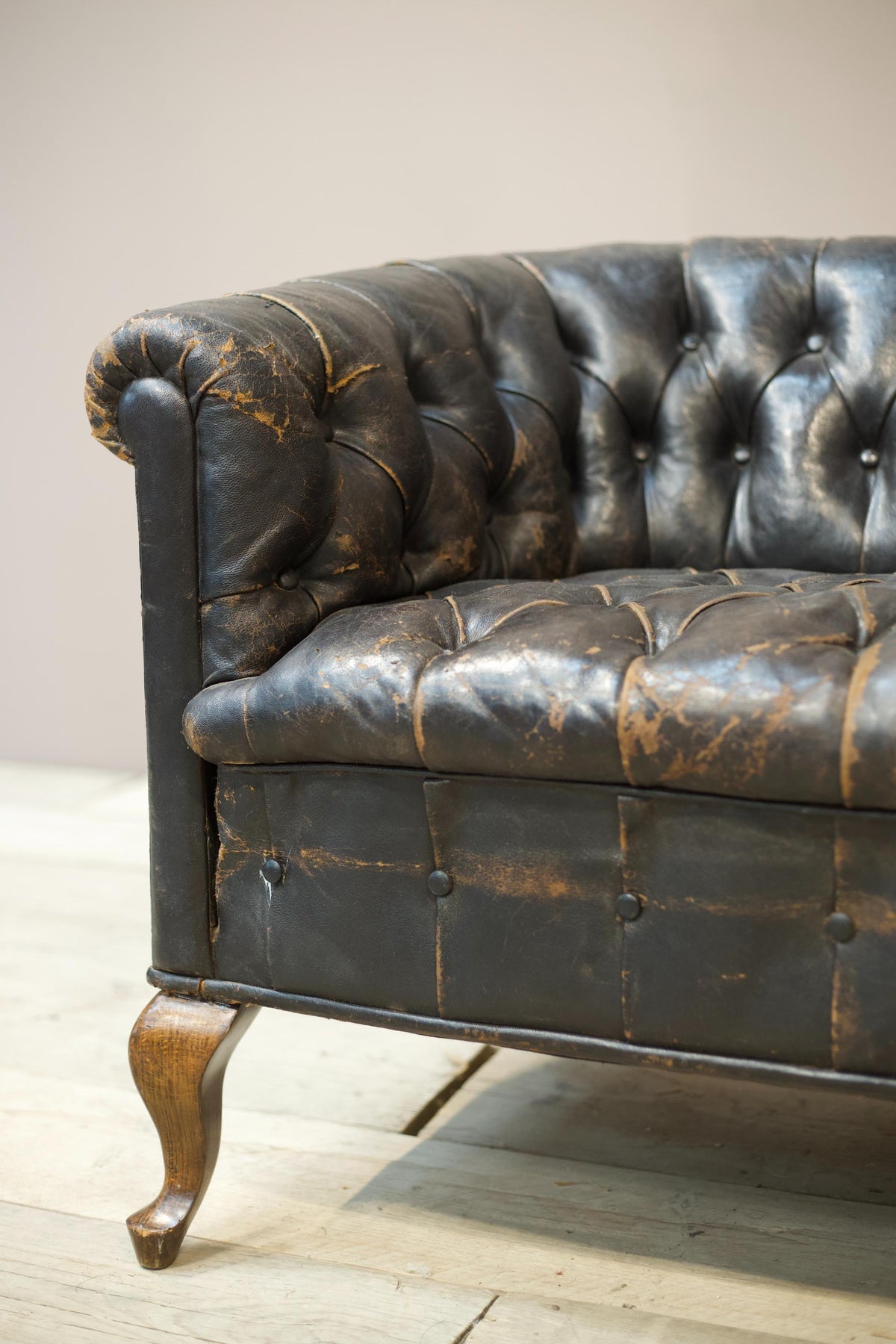 c.1900 buttoned leather chesterfield sofa - TallBoy Interiors