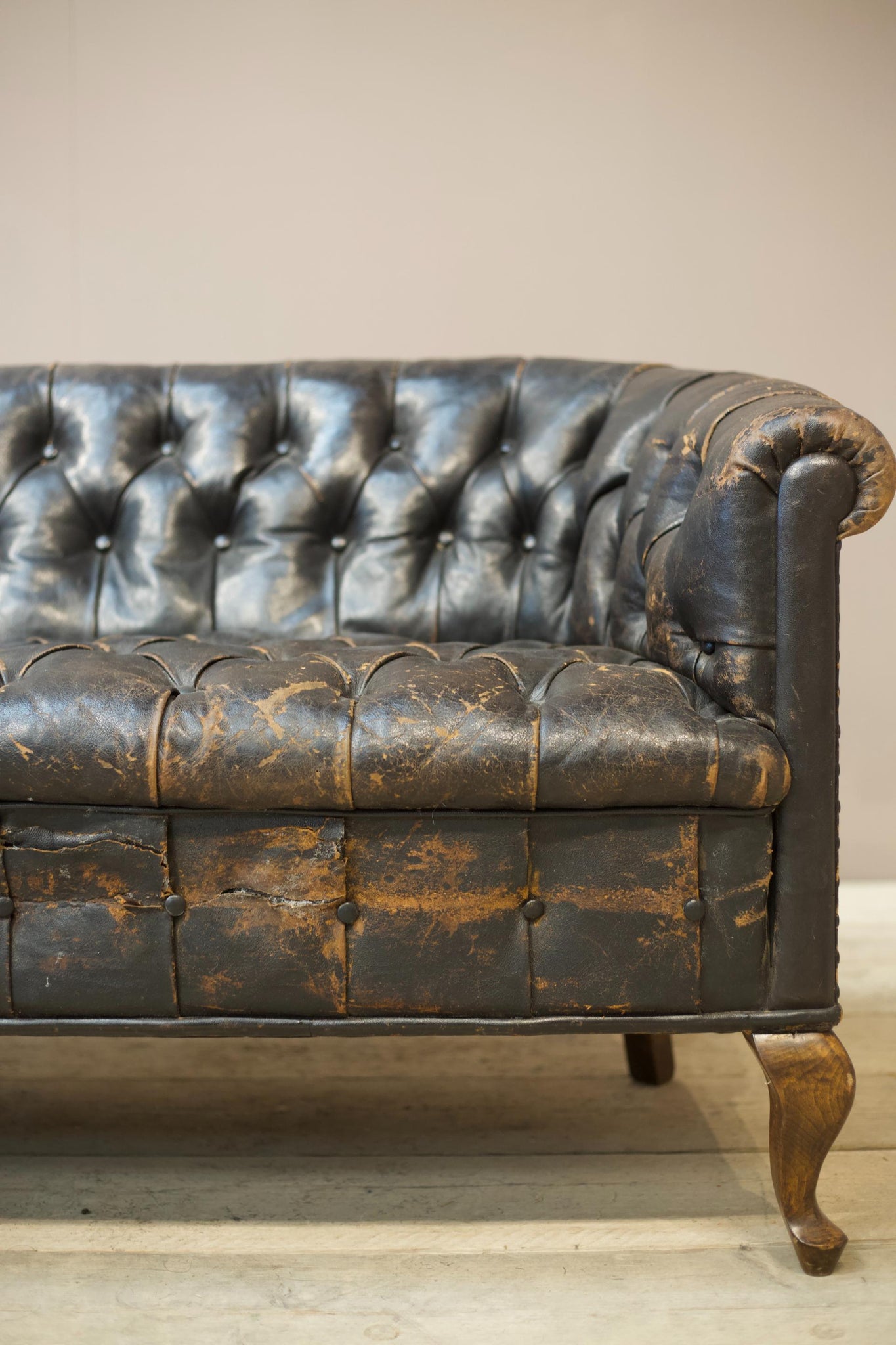 c.1900 buttoned leather chesterfield sofa