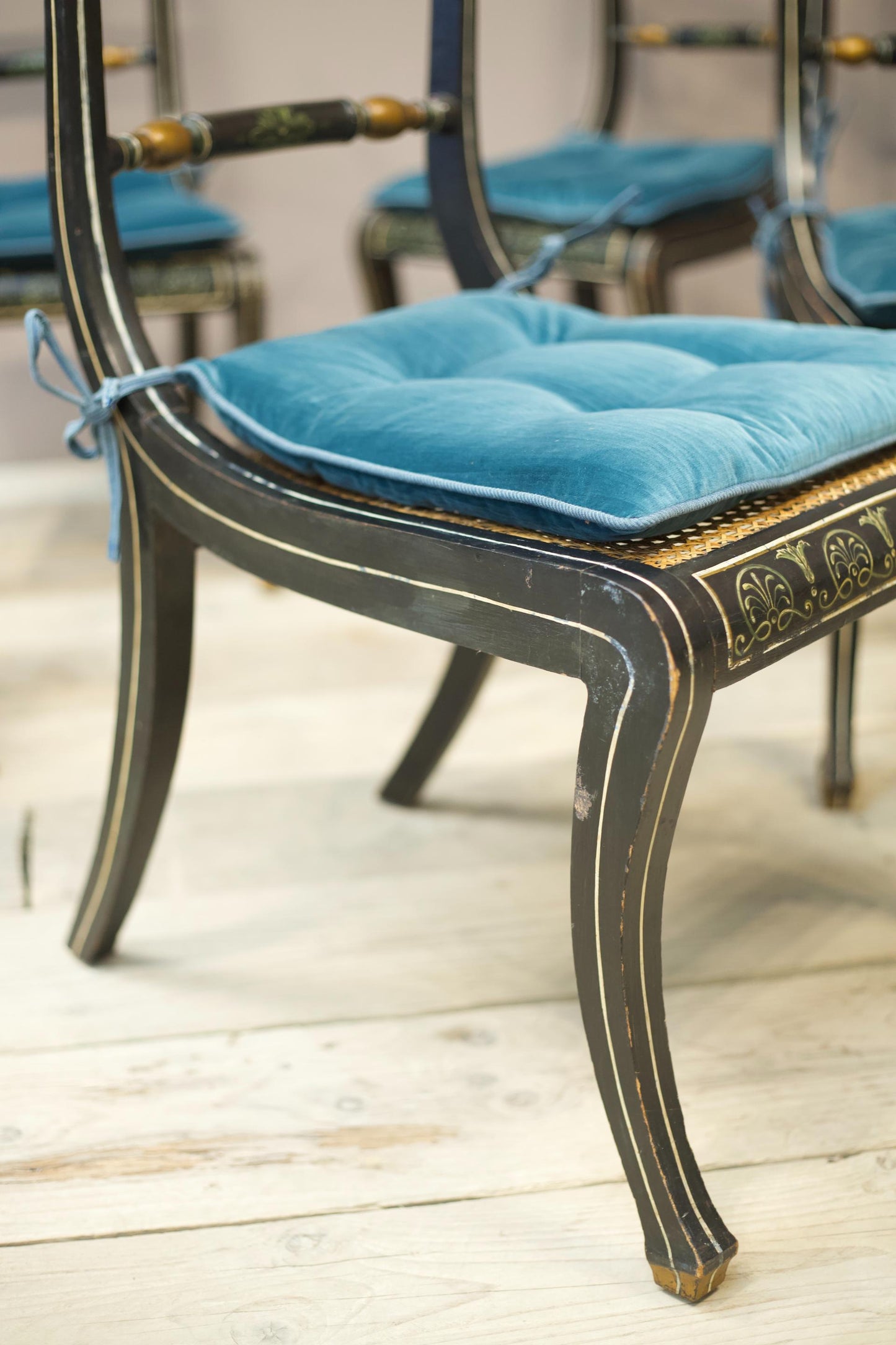 Set of 8 Georgian regency period dining chairs with painted decoration