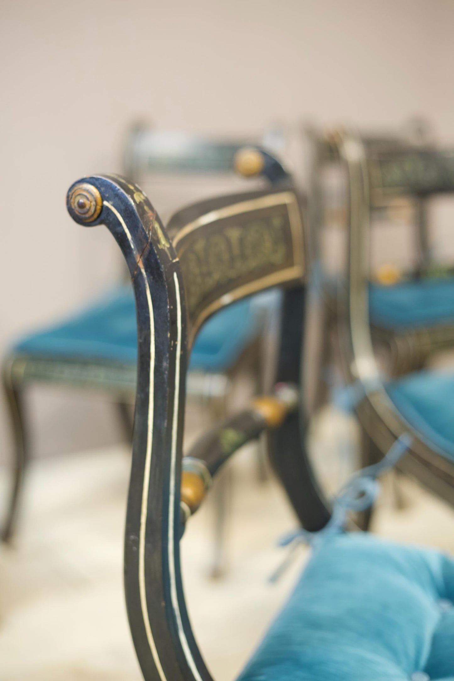 Set of 8 Georgian regency period dining chairs with painted decoration