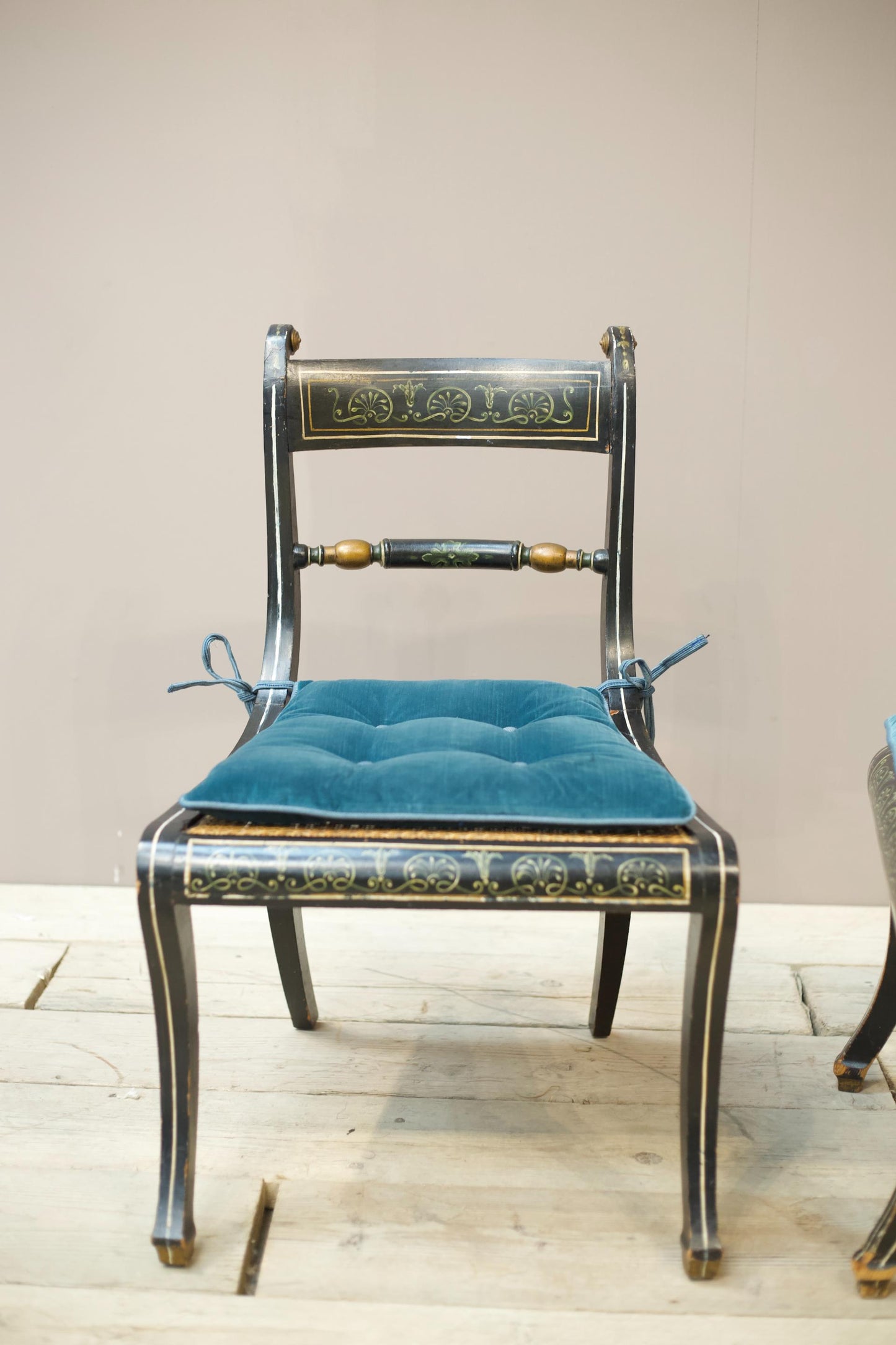 Set of 8 Georgian regency period dining chairs with painted decoration