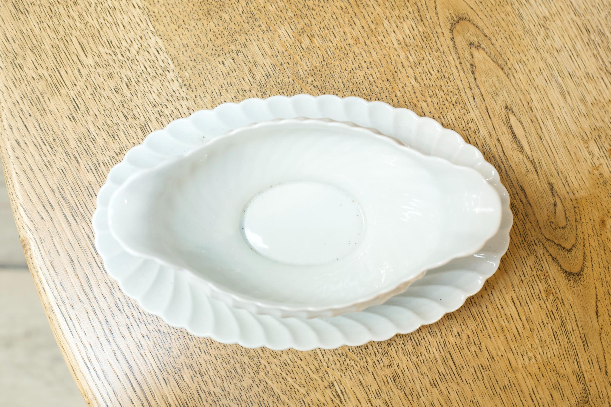 Vintage white porcelain fixed sauce bowl