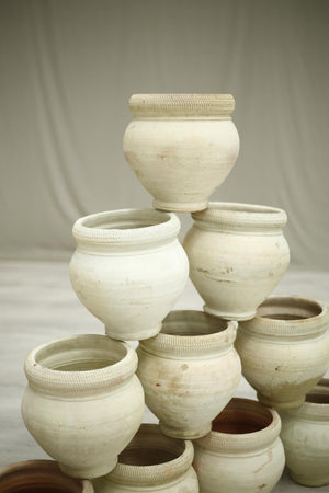 12x Late 20th century Terracotta garden pots with detailed rim