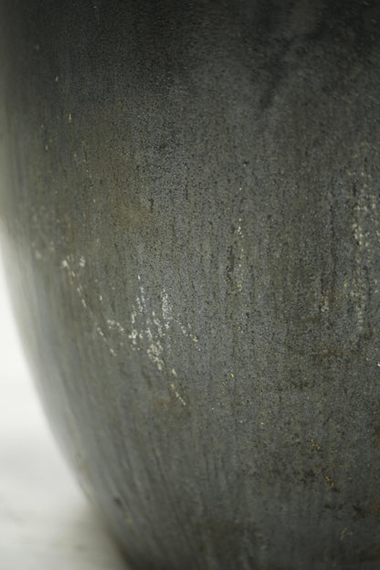 Very large smelting pot- No5
